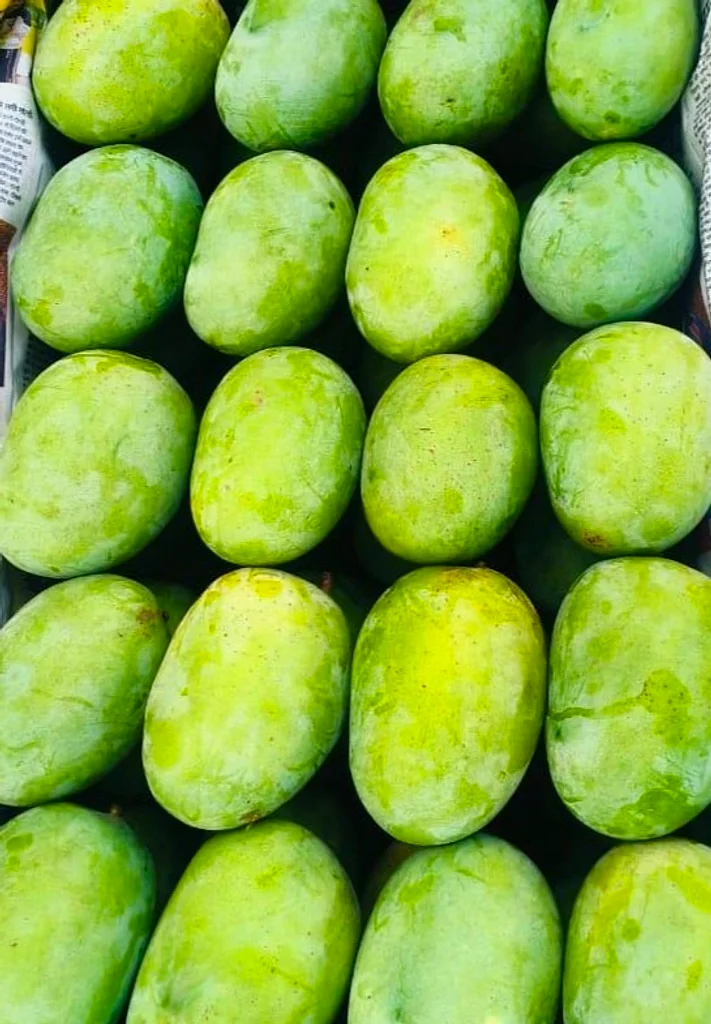 Fresh Bhagalpur Dudhia Malda Mangoes - Close up in crate